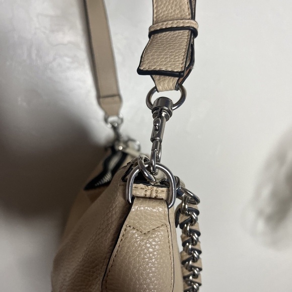 Inzi Chain Crossbody Bag In Beige - Picture 6 of 9